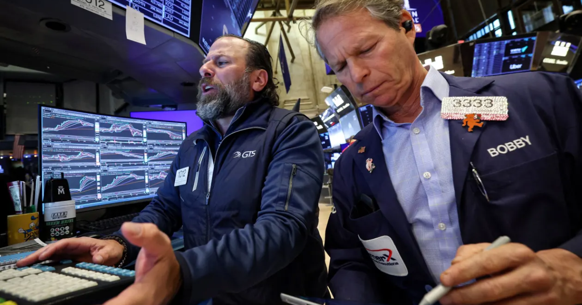 Chứng khoán Mỹ giảm điểm vì cổ phiếu công nghệ bị bán, giá dầu tăng hơn 2%