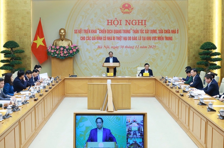 Thủ tướng Chính phủ Phạm Minh Chính chủ trì Hội nghị sơ kết "Chiến dịch Quang Trung" thần tốc xây dựng lại, sửa chữa nhà ở cho các hộ dân có nhà bị thiệt hại do bão, lũ tại khu vực miền Trung - Ảnh: VGP