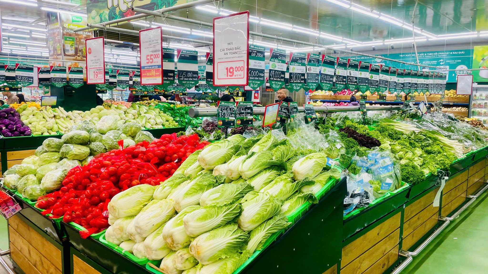 Quy mô hàng hóa chuẩn bị phục vụ Tết 2026 tại TP.HCM năm nay lớn hơn nhiều so với các năm trước.