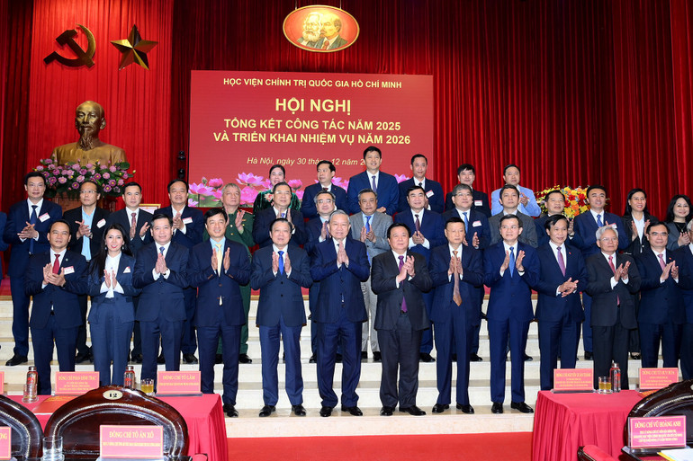 Tổng Bí thư Tô Lâm và các đồng chí lãnh đạo Đảng, Nhà nước, các đại biểu tham dự hội nghị. Ảnh: Nhân Dân