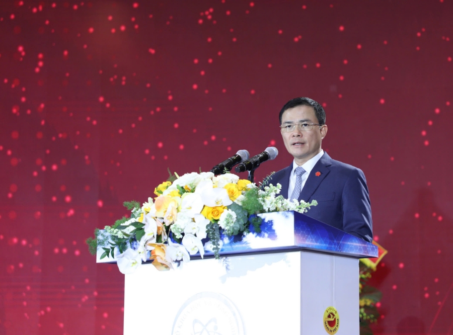 Chủ tịch Tập đoàn Viettel Tào Đức Thắng: Viettel đang nghiên cứu và phát triển nhiều công nghệ chiến lược, như mạng di động thế hệ sau 5G với hơn 2.000 trạm 5G; công nghệ chip bán dẫn phục vụ radar và trạm thu phát 5G; công nghệ hàng không vũ trụ với các dòng UAV đa năng có cự ly hoạt động tới 1.000 km, khả năng mang tải lên tới 400 kg.