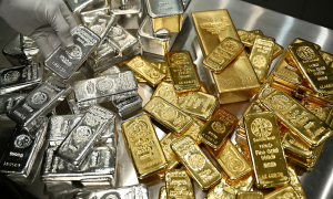 Thị trường kim loại quý bán tháo: Giá vàng sụt hơn 200 USD/oz, giá bạc giảm hơn 9%