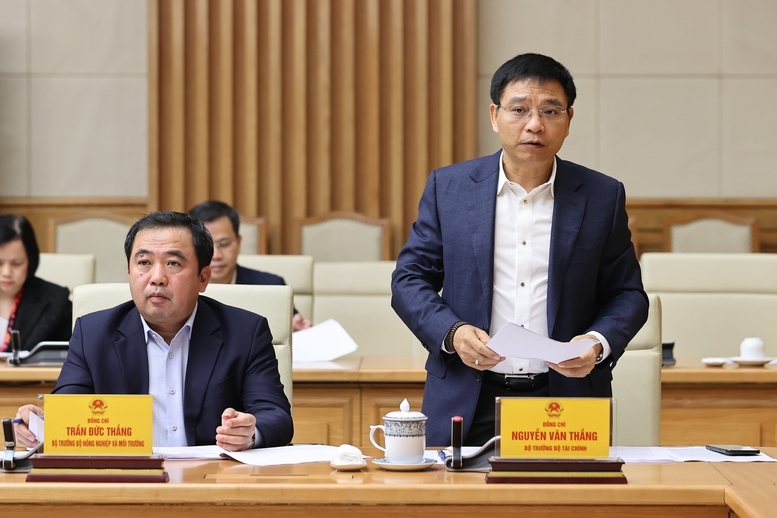 Bộ trưởng Bộ Tài chính Nguyễn Văn Thắng phát biểu tại phiên họp - Ảnh: VGP