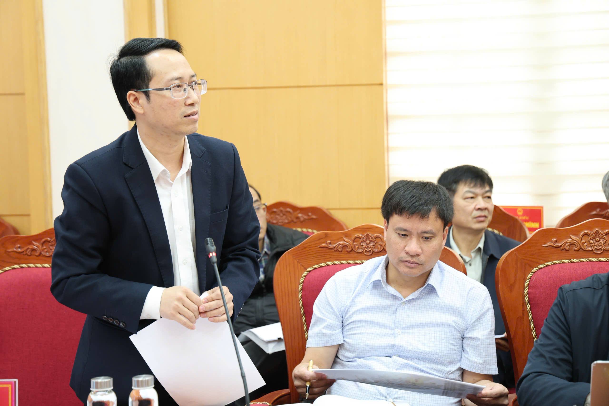 Các đại biểu đại diện sở, ban, ngành phát biểu tại hội nghị