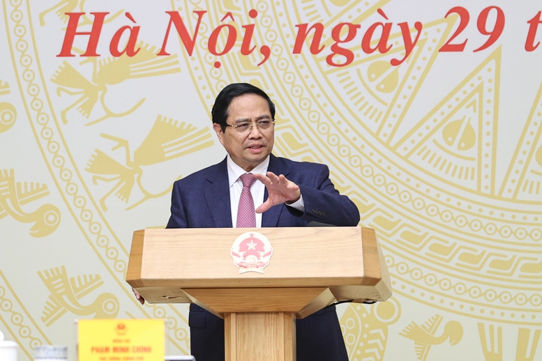 Thủ tướng yêu cầu điều hành chính sách tiền tệ chủ động, linh hoạt, phù hợp, hiệu quả, góp phần giữ vững ổn định kinh tế vĩ mô và kiểm soát lạm phát - Ảnh: VGP