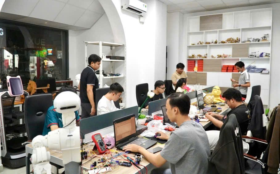 Hơn một nửa lao động Non-IT (52,2%) bày tỏ mong muốn làm chủ AI. Ảnh minh họa