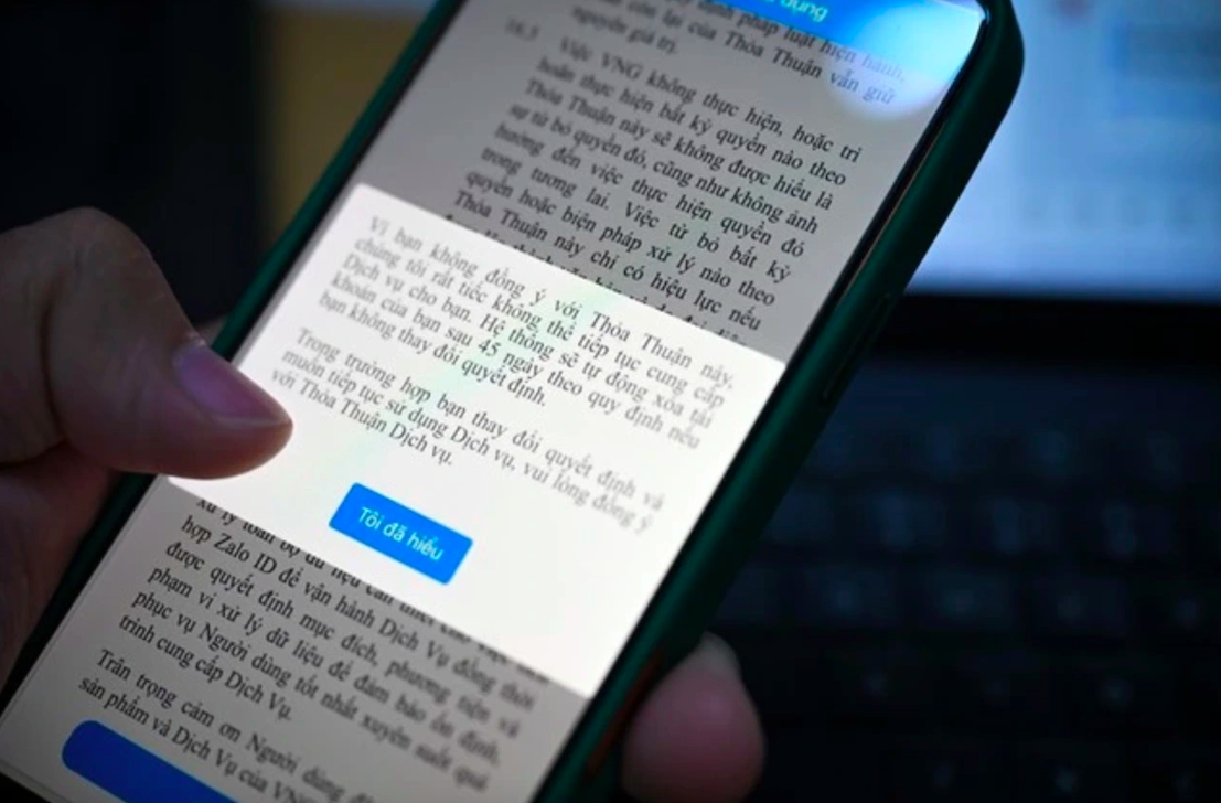 Rất nhiều người dùng khó chịu khi Zalo bất ngờ yêu cầu “cập nhật điều khoản dịch vụ mới”.