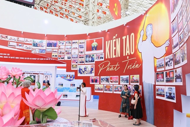 Không gian triển lãm của Ủy ban Trung ương Mặt trận Tổ quốc Việt Nam và các tổ chức chính trị - xã hội.&nbsp;Ảnh: Mặt trận.