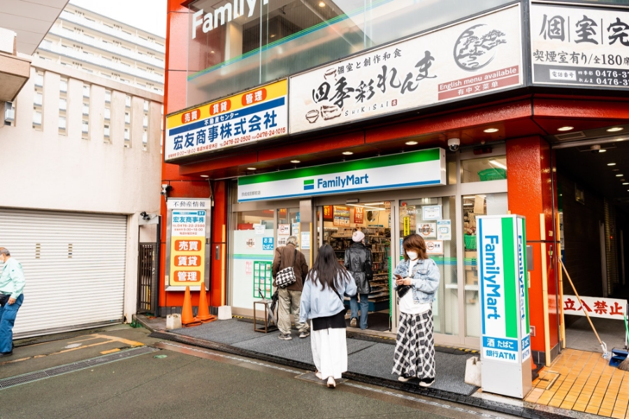 Tính đến tháng 1/2025, Nhật Bản có tổng cộng 56.749 cửa hàng Konbini trên toàn quốc, theo số liệu của Nippon Software Service.