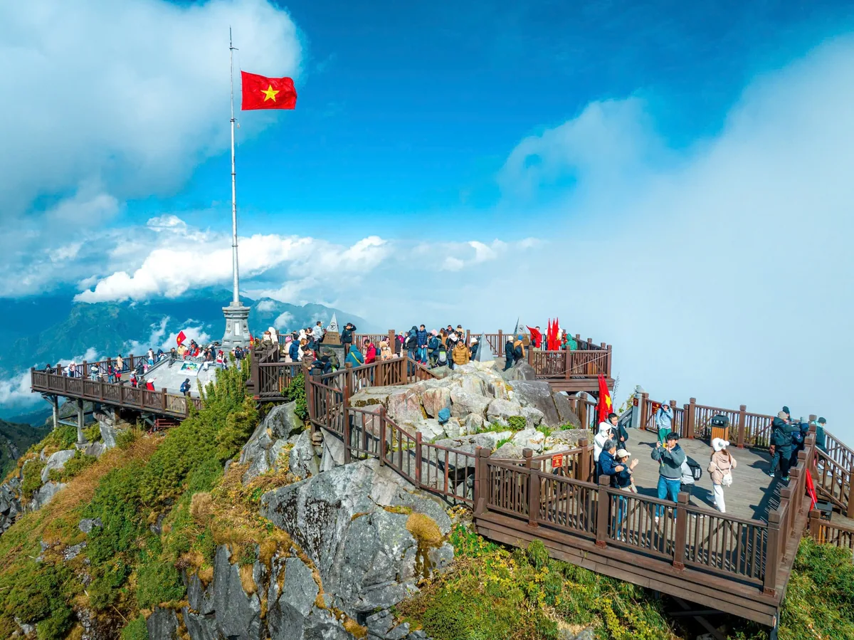 Các điểm du lịch Mộc Châu (Sơn La), Sa pa (Lào Cai) cũng được nhiều du khách lựa chọn cho kỳ nghỉ kéo dài 4 ngày.