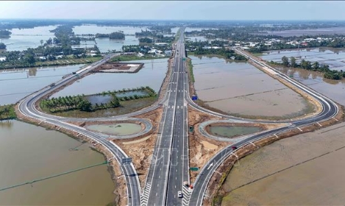 Cao tốc Cần Thơ – Cà Mau phải lùi thời gian thông xe sang tháng 1/2026 do thời tiết bất lợi