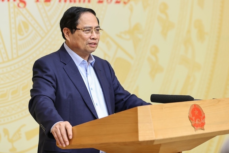 PM requests to urgently remove obstacles facing stalled projects