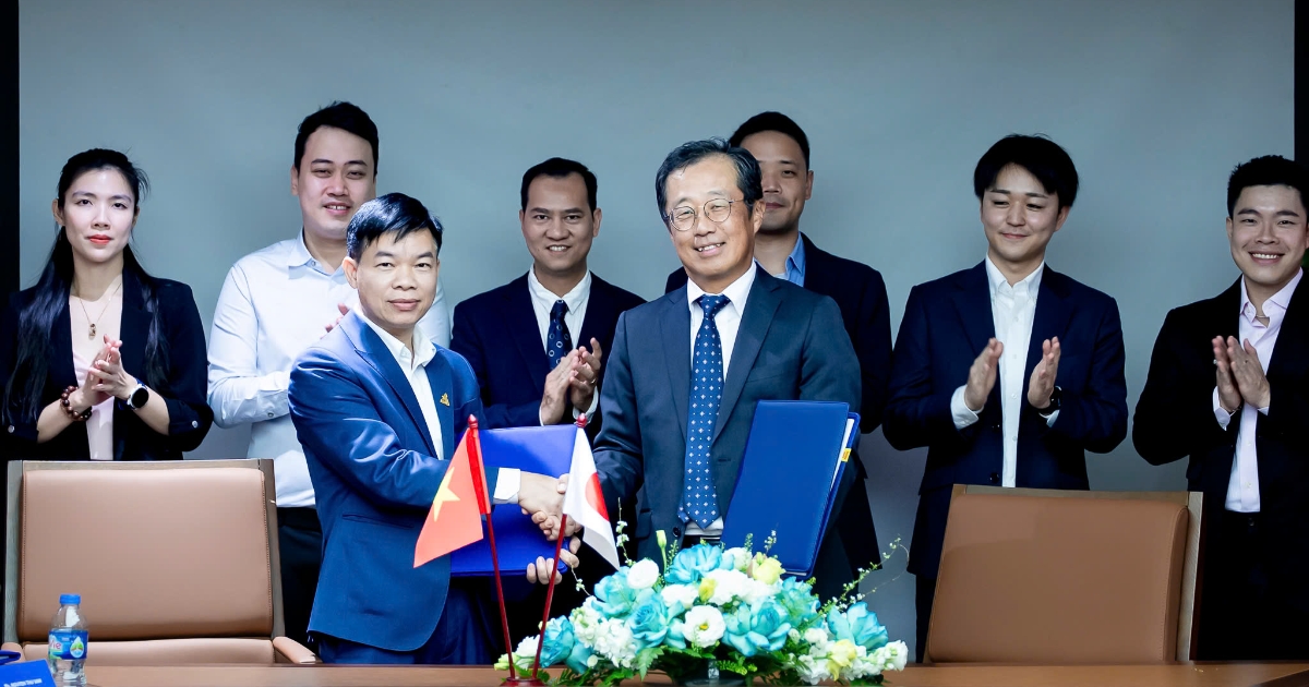 Tân Á Đại Thành và SOL Energy ký kết hợp tác phát triển điện mặt trời