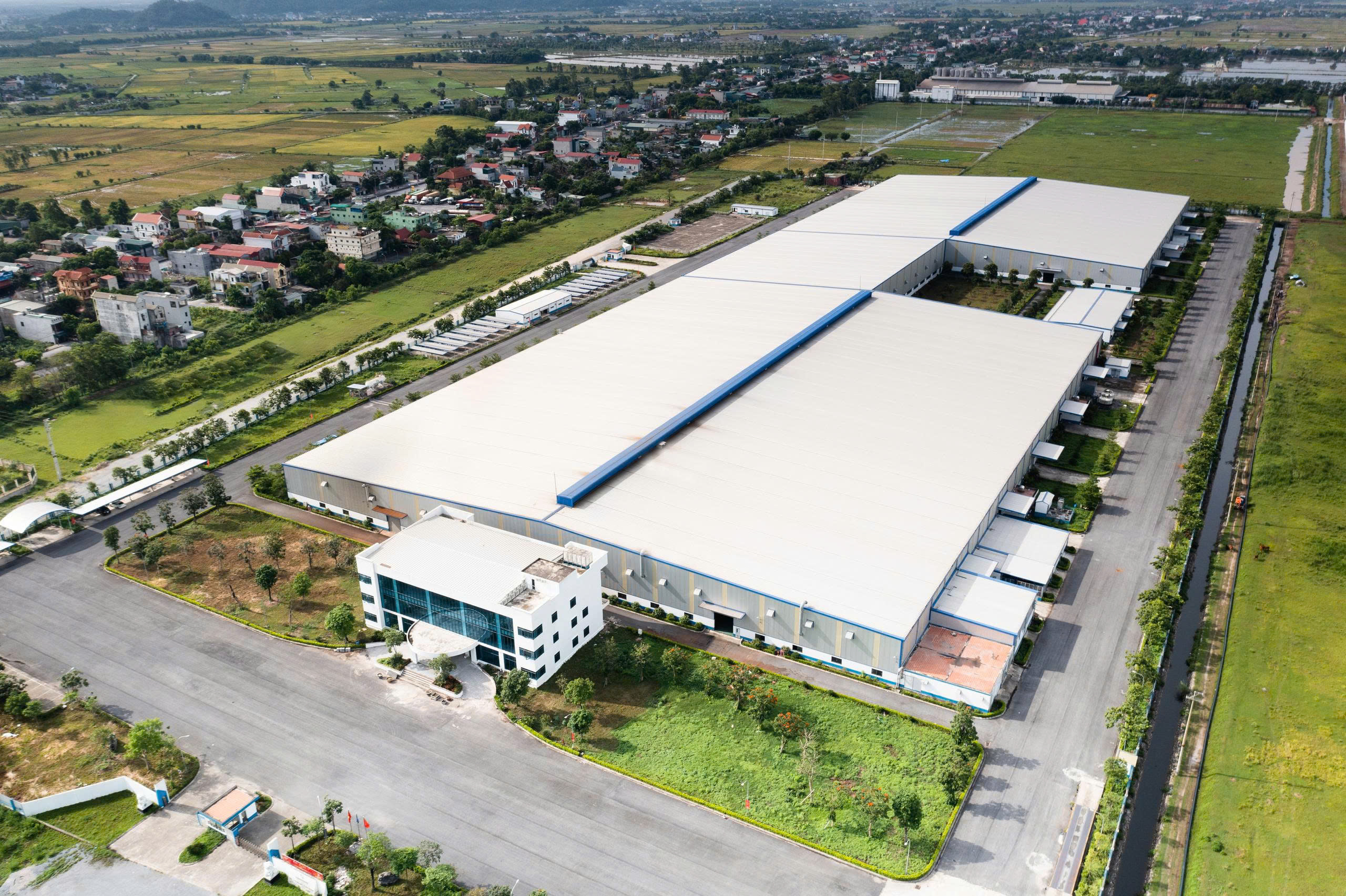 Tập đoàn Tân Á Đại Thành hợp tác cùng Quỹ Đầu tư SOL triển khai điện mặt trời áp mái tại Nhà máy Hà Nam.