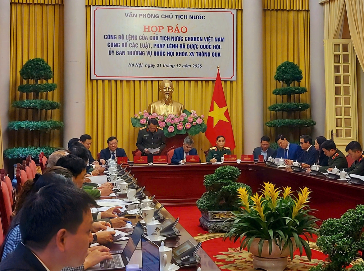 Quang cảnh buổi họp báo chiều 31/12.