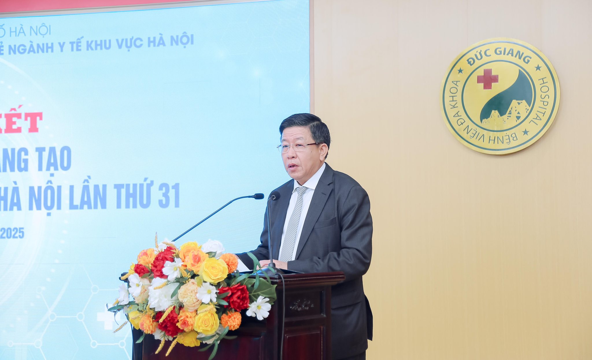 Ông Dương Đức Tuấn, Ủy viên Ban Thường vụ Thành ủy, Phó chủ tịch thường trực UBND thành phố, phát biểu tại lễ tổng kết.