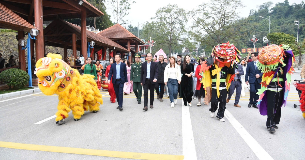Lạng Sơn đón đoàn du khách quốc tế “xông đất” đầu năm 2026