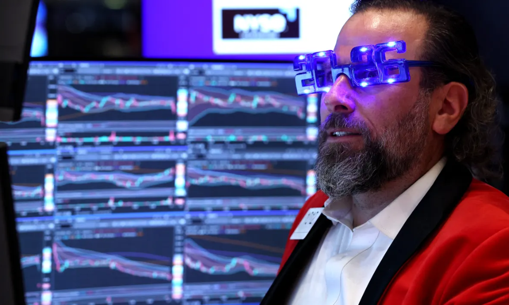 Năm 2025: Chứng khoán Mỹ tăng hơn 16%, giá dầu giảm gần 20%