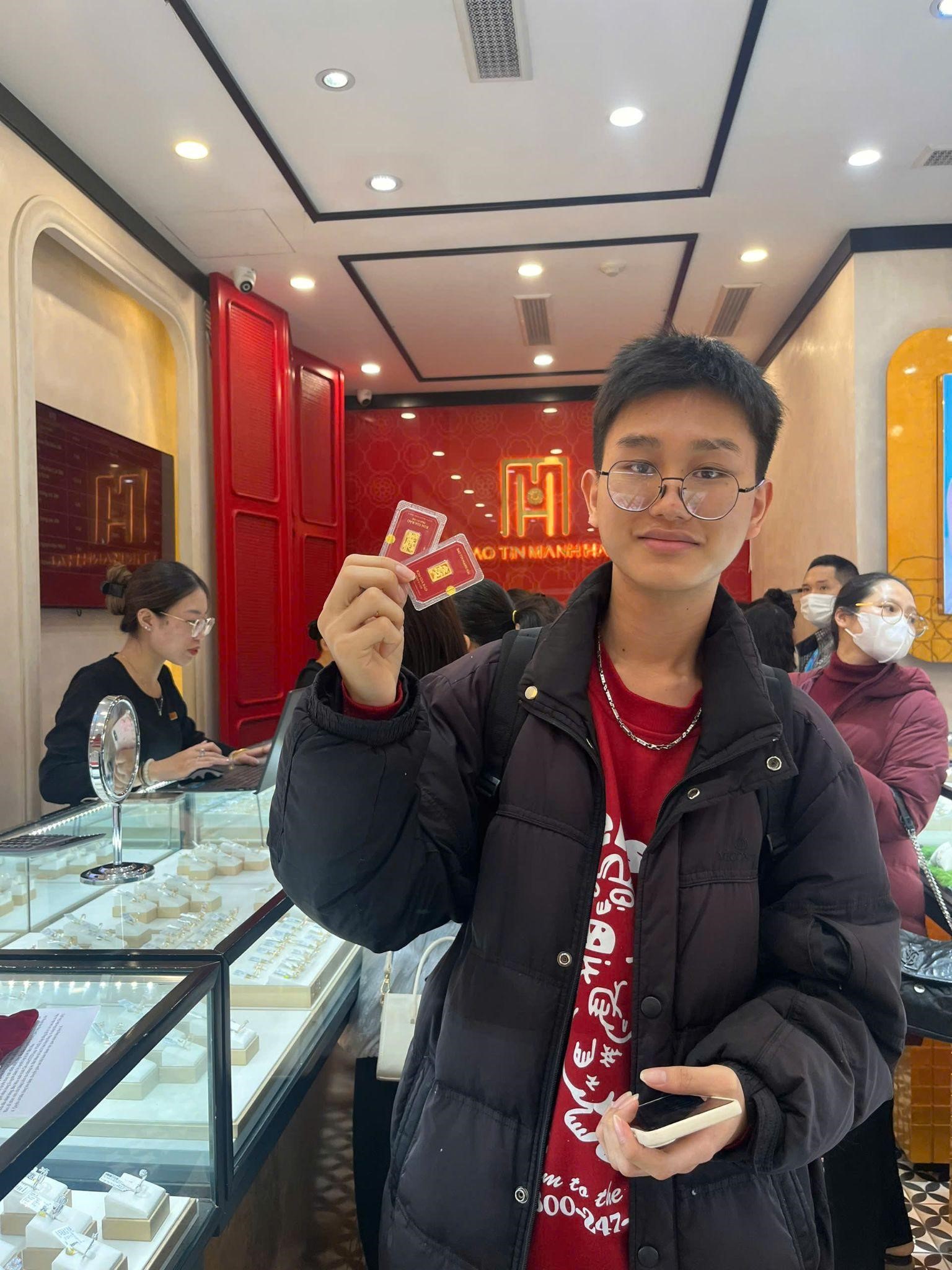 Một bạn trẻ đã nhanh tay rước về 2