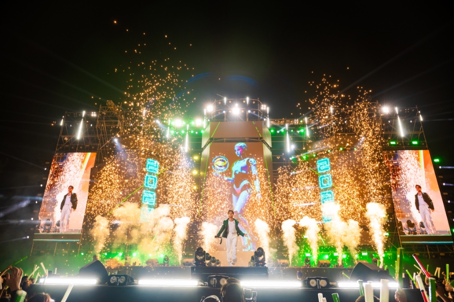 Không khí đón năm mới tại thành phố xanh Ecopark.