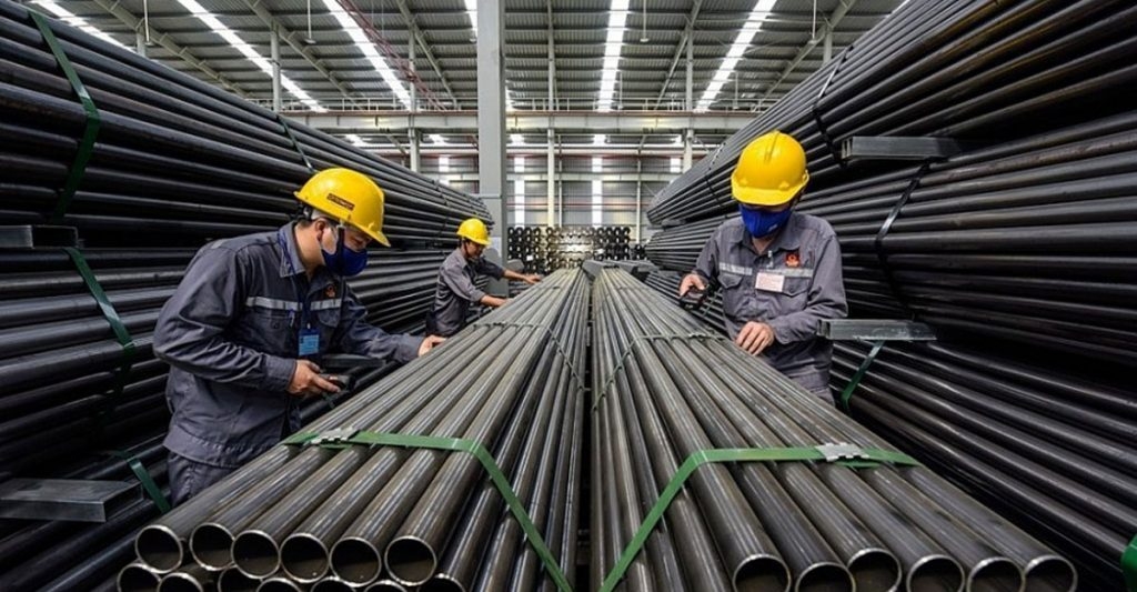 Ngành thép Việt Nam được xem như là đối tượng có thể chịu ảnh hưởng nặng nề nhất do đây là loại hàng hóa có cường độ phát thải khí nhà kính cao.