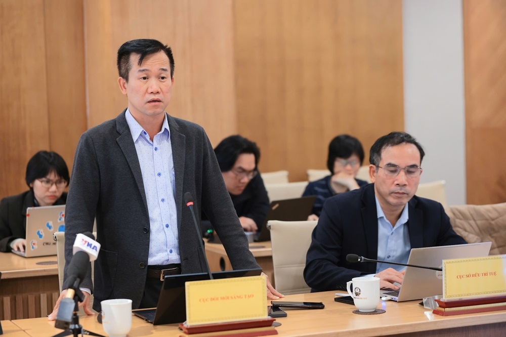 Ông Chu Thúc Đạt, Phó Cục trưởng Cục Đổi mới sáng tạo thông tin về Luật sửa đổi, bổ sung một số điều của Luật chuyển giao công nghệ tại buổi họp báo thường kỳ tháng 12/2025 của Bộ Khoa học và Công nghệ.&nbsp;