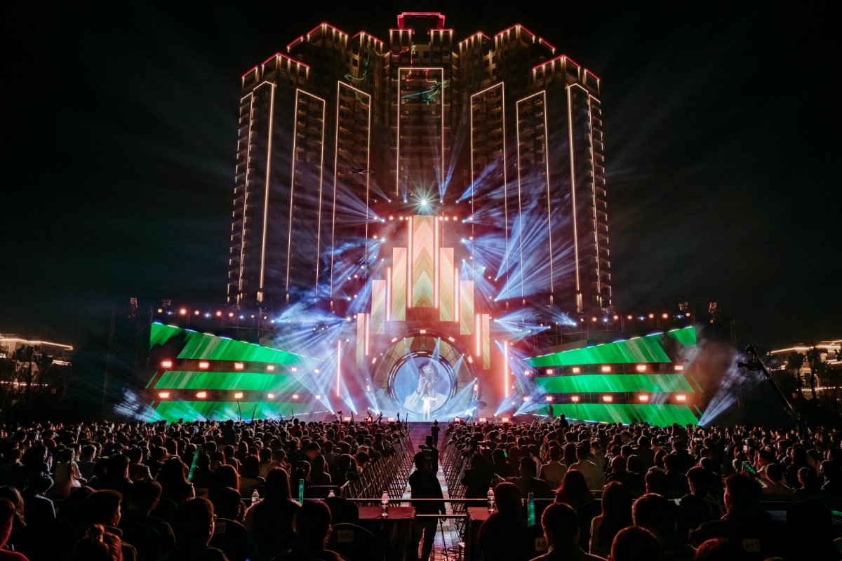 Đại nhạc hội Eco Central Park Countdown thu hút gần 30 nghìn cư dân, du khách tham gia.