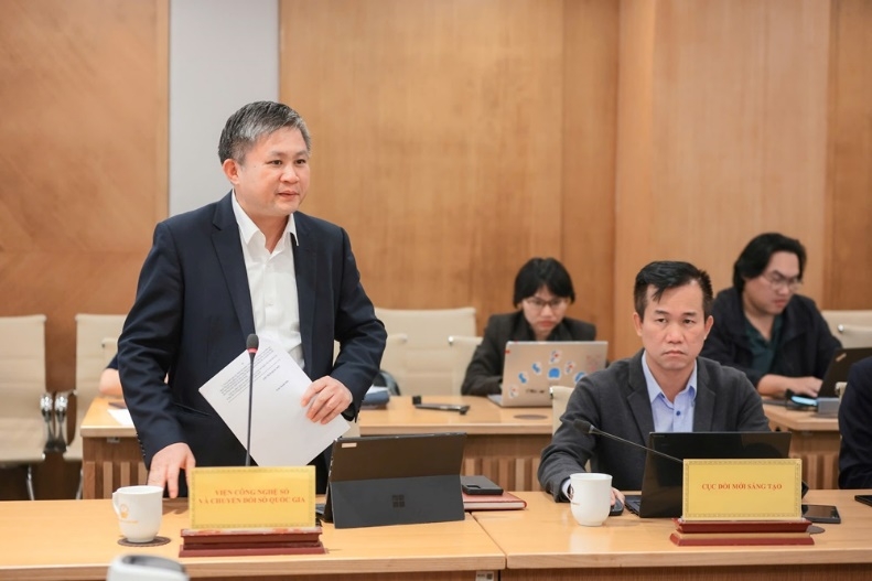 Ông Trần Văn Sơn, Phó Viện trưởng Viện Công nghệ số và Chuyển đổi số quốc gia thông tin về Luật Trí tuệ nhân tạo, tại buổi họp báo thường kỳ tháng 12/2025 của Bộ Khoa học và Công nghệ.