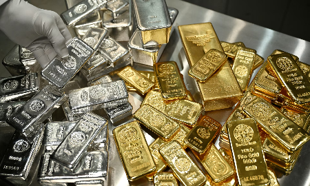 Giá vàng giữ mốc 4.300 USD/oz khi kết thúc năm 2025