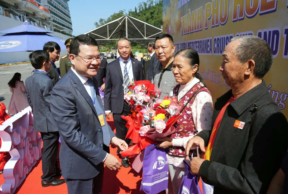 Tàu du lịch có tên ADORA MEDITERRANEA; Quốc tịch: BAHAMAS; Hãng tàu: Adora cruises, cập cảng vào lúc 12h00 và rời cảng vào lúc 22h00 cùng ngày. Chuyến tàu này mang theo 2680 hành khách và 920 thuyền viên, chủ yếu là khách đến từ Trung Quốc, Hongkong…&nbsp;