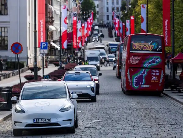 Quốc gia xuất khẩu dầu hàng đầu thế giới đạt 96% xe điện năm 2025