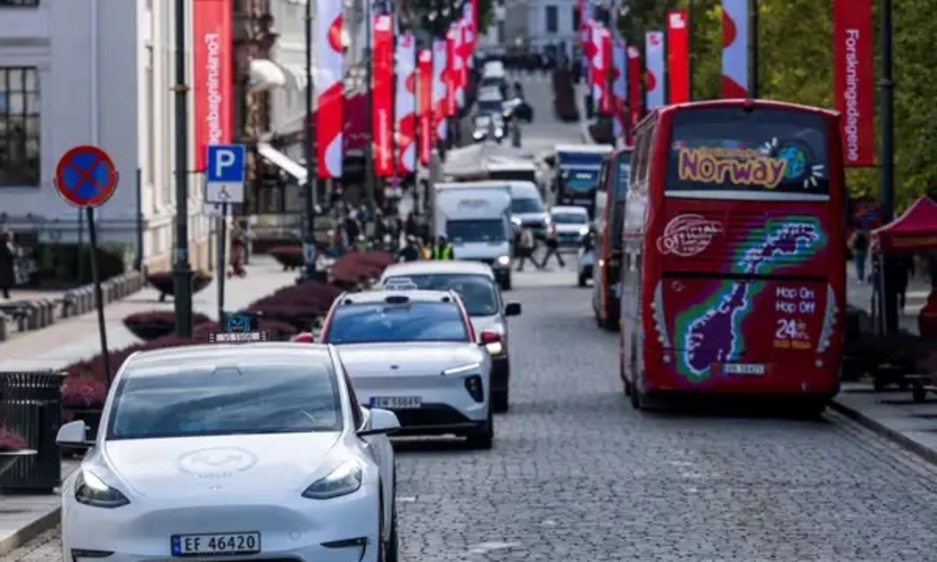 Quốc gia xuất khẩu dầu hàng đầu thế giới đạt 96% xe điện năm 2025