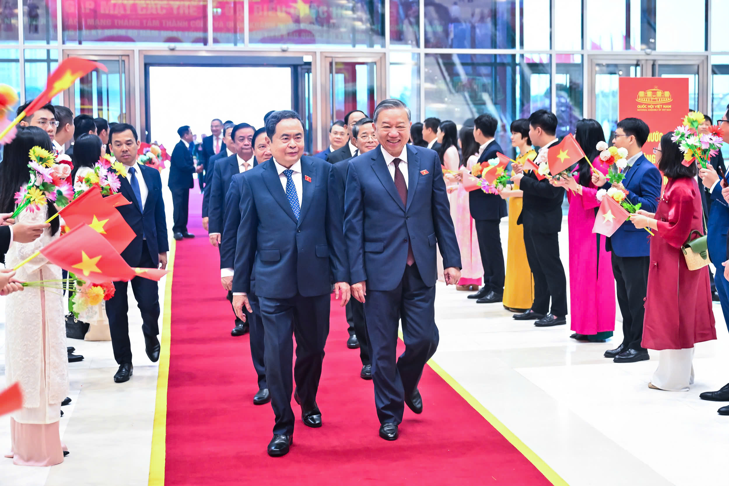 Tổng Bí thư Tô Lâm và Chủ tịch Quốc hội Trần Thanh Mẫn tham quan Triển lãm ảnh 