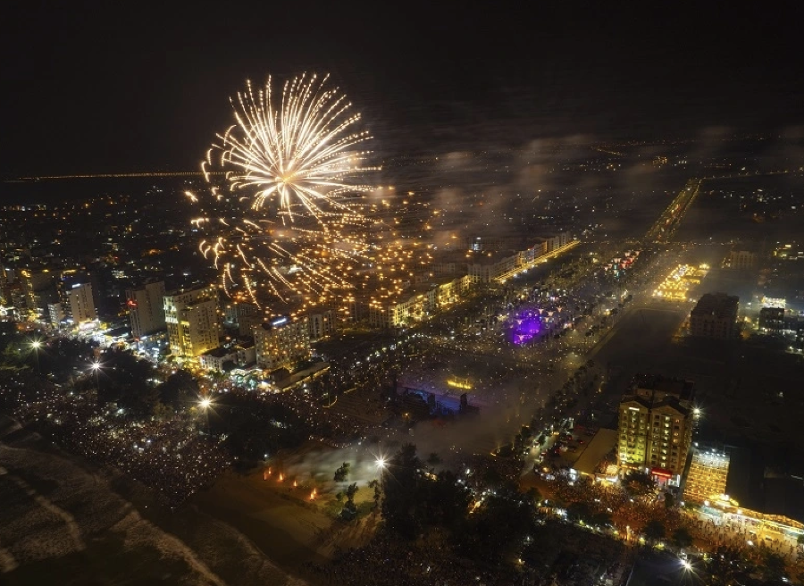 Lễ khai mạc Lễ hội du lịch biển Sầm Sơn 2025 tạo không khí sôi động, mở màn cho mùa du lịch cao điểm.