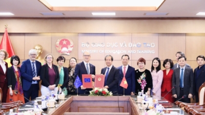 Vietnam, EU sign €50 mln deal to develop green and digital workforce
