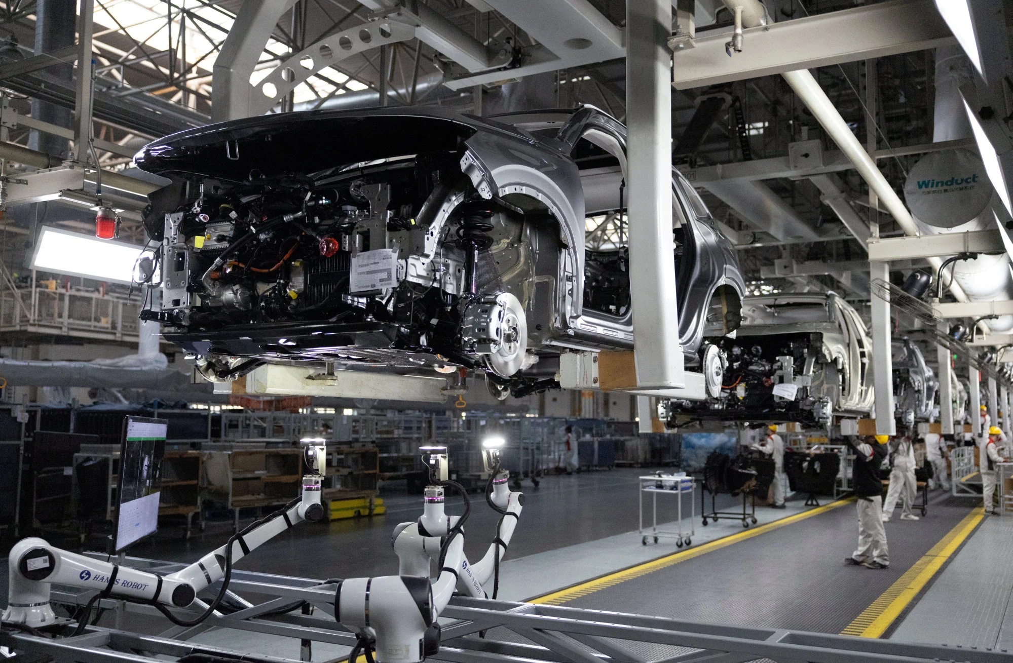 <i>“Sẽ có sự hợp nhất ngay cả ở cấp độ thị trường xe điện, cuối cùng bạn sẽ có từ 10 đến 15 nhà điều phối nền tảng bao gồm các nhà sản xuất thiết bị gốc và các công ty công nghệ lớn”, ông nói.</i>