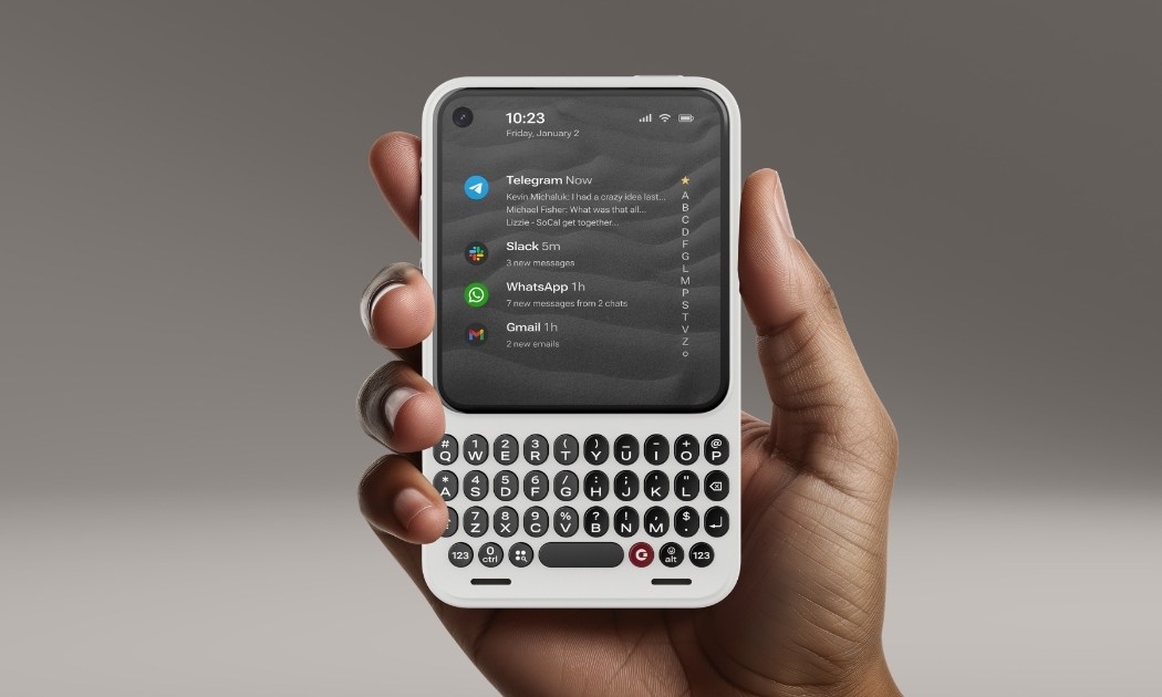 Clicks Communicator có cảm biến vân tay được tích hợp vào phím cách - Ảnh: Clicks. 