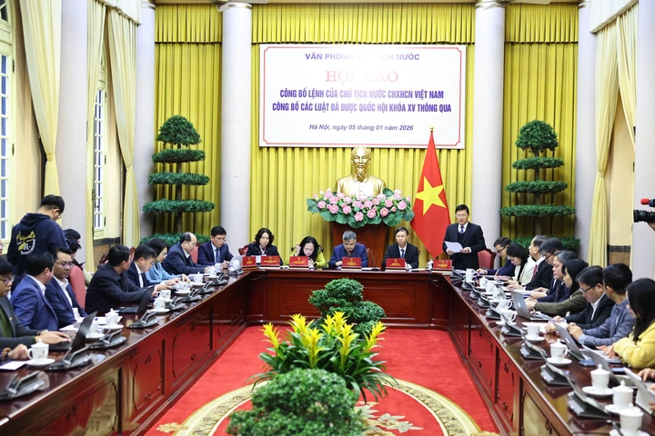 Toàn cảnh họp báo công bố Lệnh của Chủ tịch nước về 13 luật vừa được Quốc hội khóa XV thông qua. 