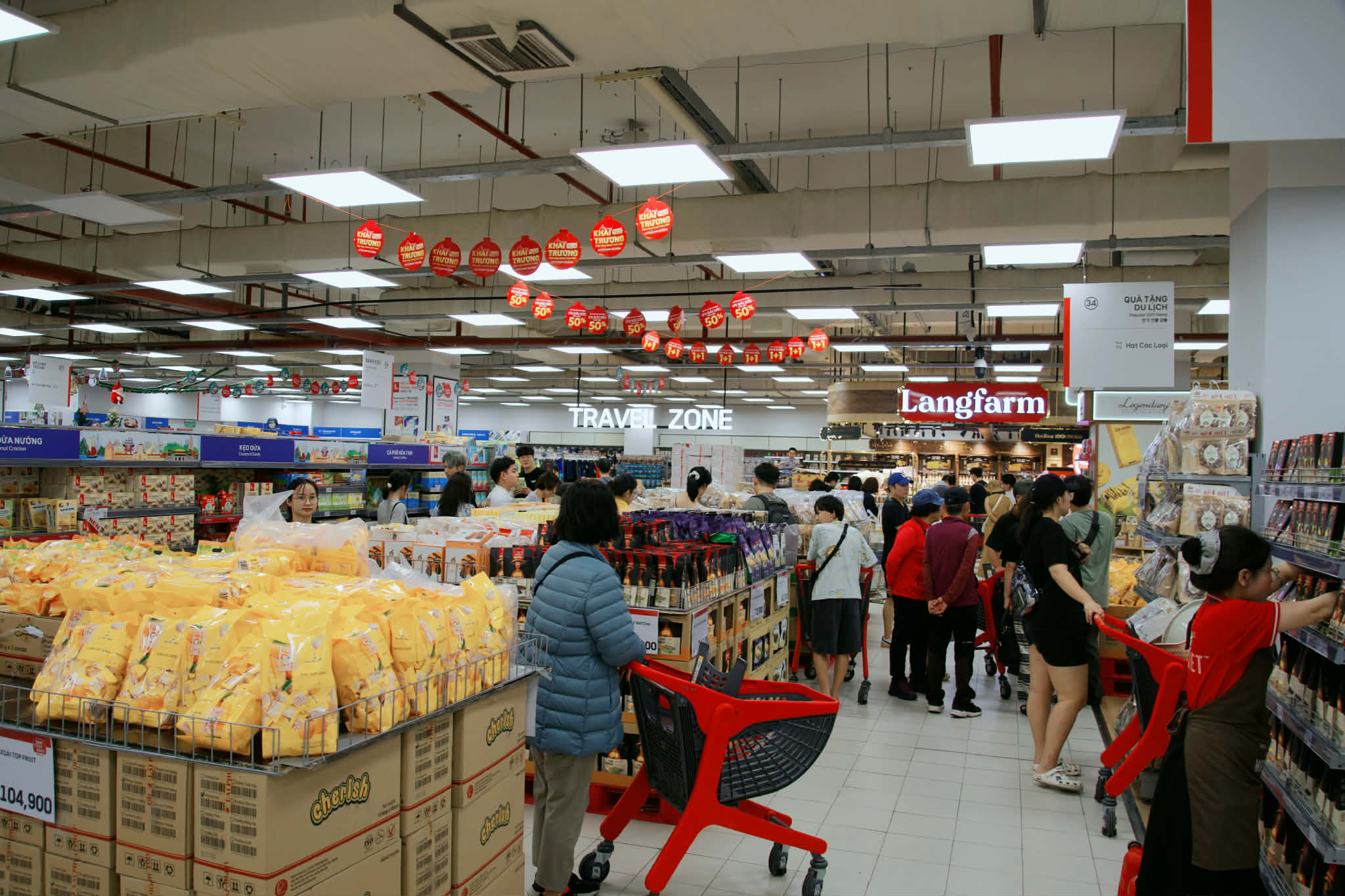 Nhiều doanh nghiệp sản xuất cũng tranh thủ đẩy mạnh khuyến mãi như chiết khấu trực tiếp hoặc mua 2 tính tiền 1.