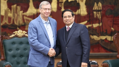 PM receives founder of Russia's largest private corporation