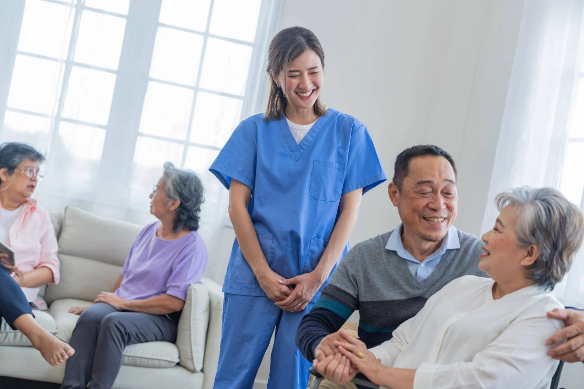 Các mô hình chăm sóc hiện đại, đặc biệt là chăm sóc bán trú, mang lại lợi ích thiết thực cho người cao tuổi.