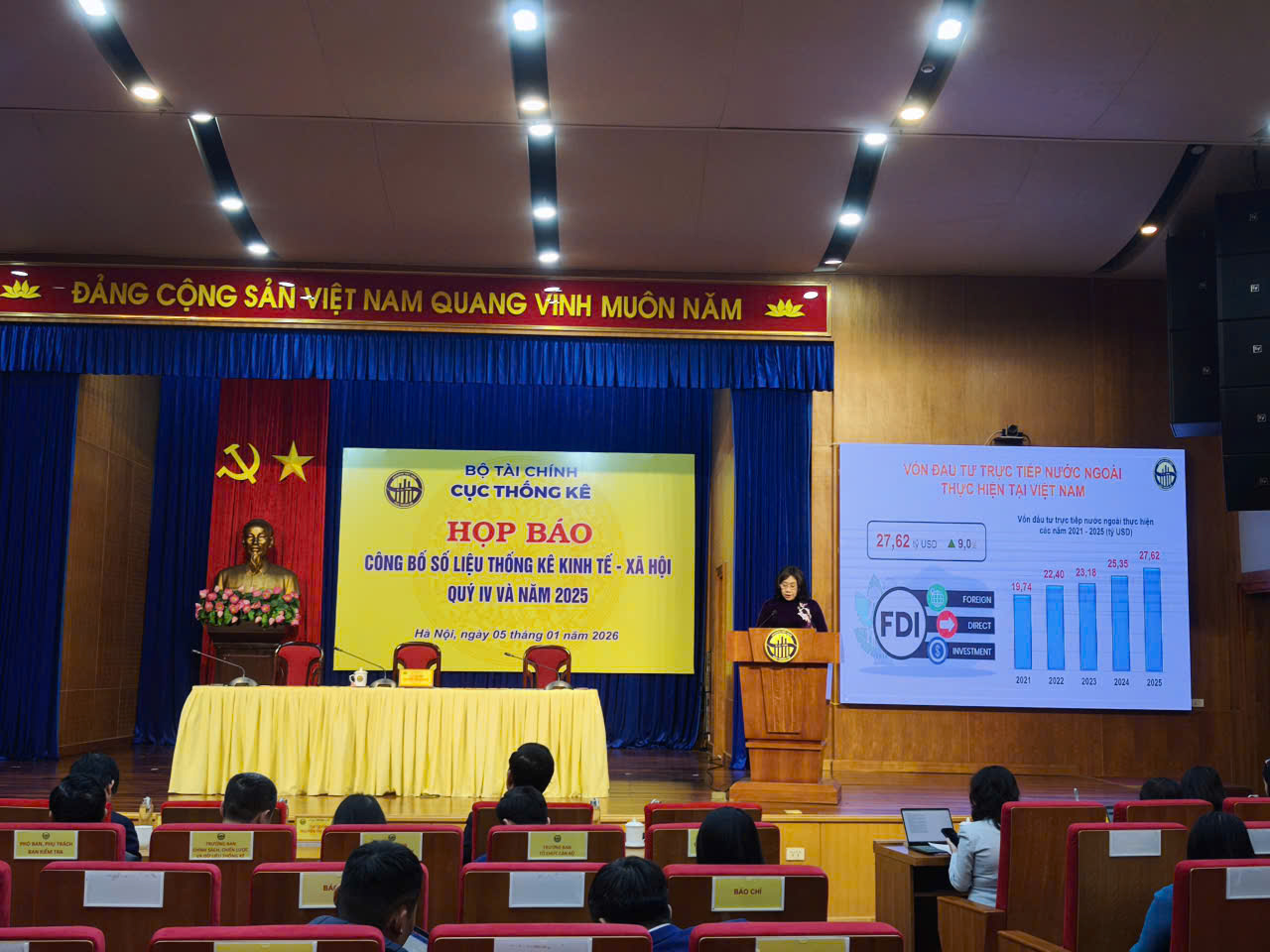 Toàn cảnh họp báo.