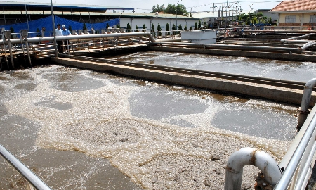 Vận hành hệ thống xử lý nước thải tập trung tại các khu sản xuất, cụm công nghiệp. Ảnh minh họa