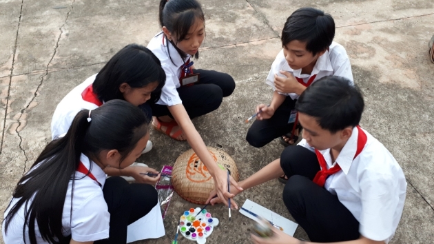 HCM City officially restricts mobile phone use during school breaks starting Jan.