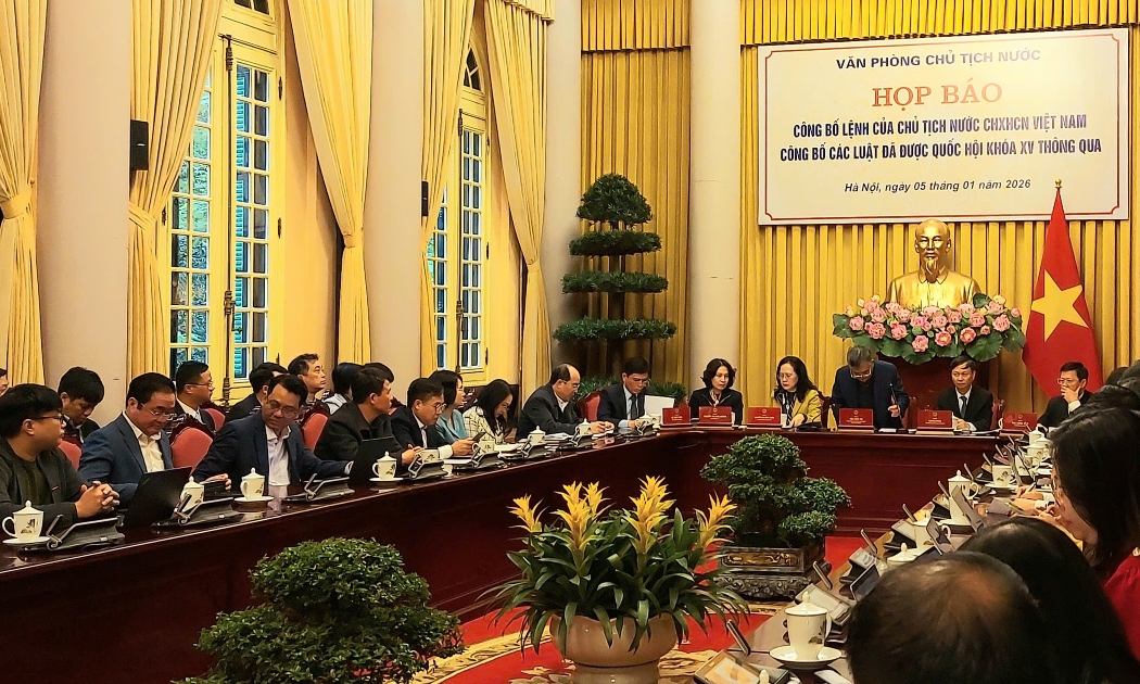 Quang cảnh buổi họp báo chiều 5/1.