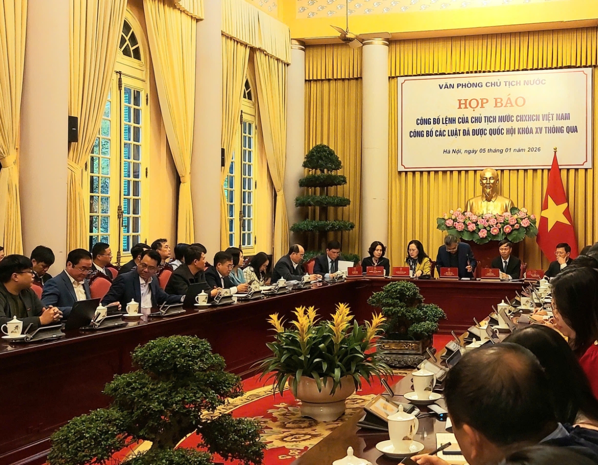 Quang cảnh buổi họp báo chiều 5/1.