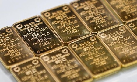 Chênh lệch giá mua và bán vàng SJC gần 70 triệu đồng/lượng trong một năm