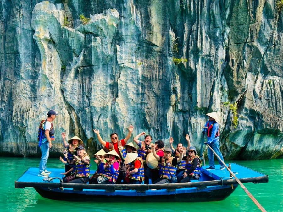 Quảng Ninh ước đón và phục vụ 657.000 lượt khách trong 4 ngày đầu năm 2026.