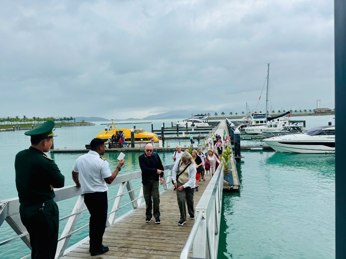 Tàu biển quốc tế Costa Serena (Italia) “xông đất” Khánh Hòa năm 2026.