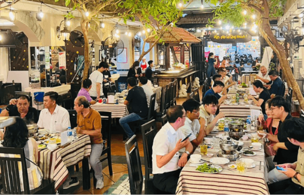 Trong mức tăng 0,19% của CPI tháng 12, nhóm hàng ăn và dịch vụ ăn uống tăng cao nhất.